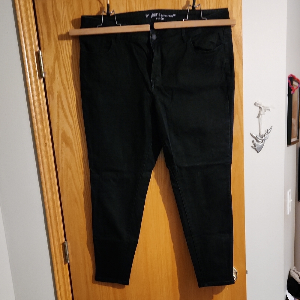 22W Maurices Skinny Jean